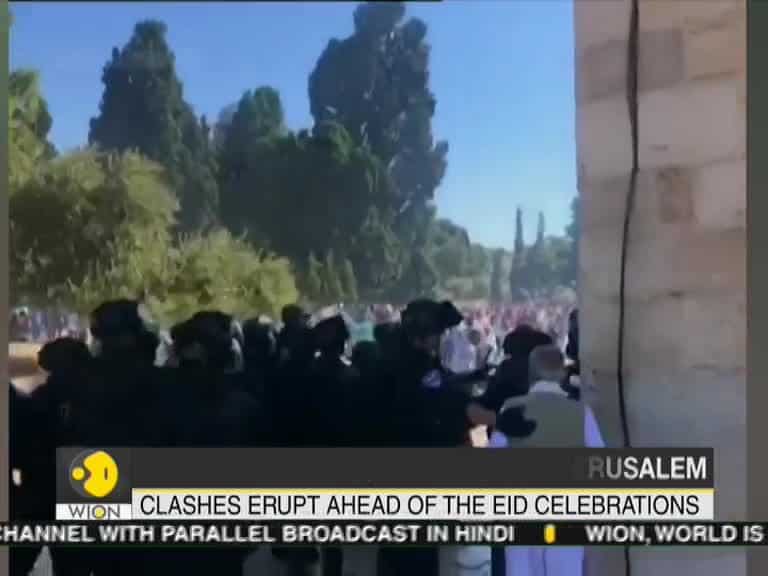 Muslims clash with Israeli police at Jerusalem holy site