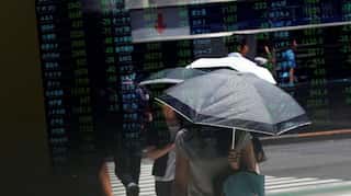 Yen and bond bulls charge on as share markets falter