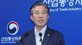 Japan 'in the dark' over South Korea trade controls: Minister Sung Yun-mo