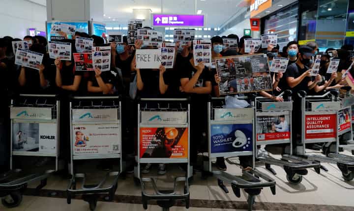 Clashes erupt between riot police, protesters outside Hong Kong airport Clashes erupt between riot police, protesters outside Hong Kong airport