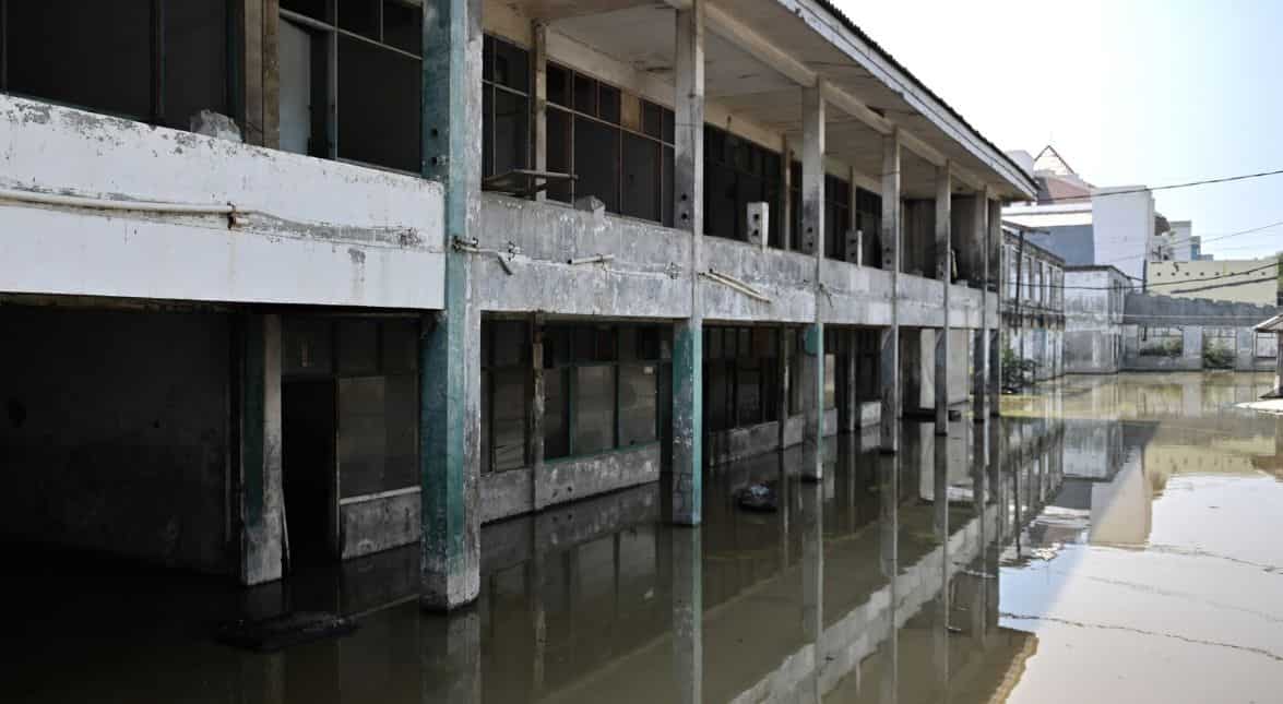 Why is the city sinking?