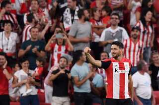 Aduriz's late overhead kick stuns defending league champions Barcelona