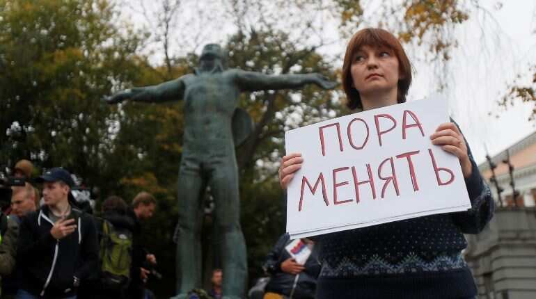 Russia: Activists take aim at Vladimir Putin in march against repression Russia: Activists take aim at Vladimir Putin in march against repression