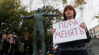 Russia: Activists take aim at Vladimir Putin in march against repression