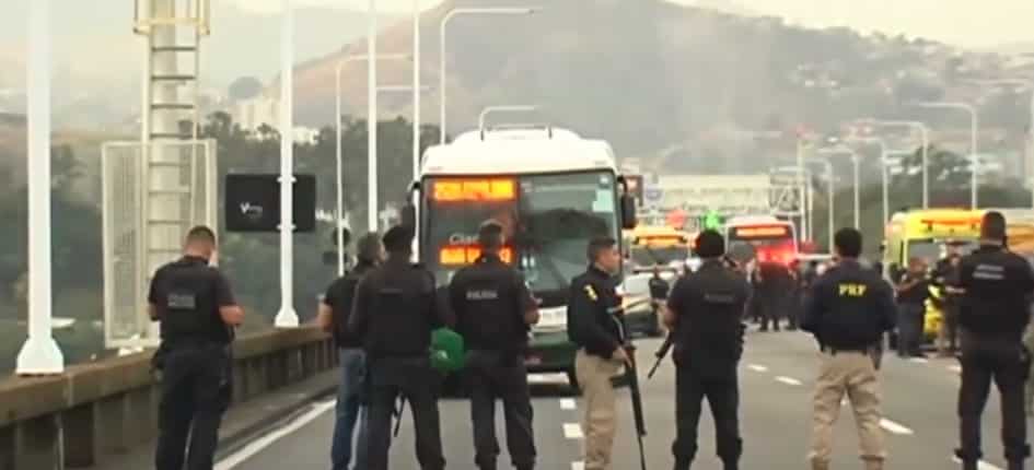 Gunman in Brazil holds hostages in bus; police on alert