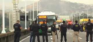Gunman in Brazil holds hostages in bus; police on alert