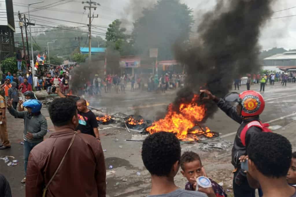 Indonesia sends more police to Papua, curbs internet speed amid tension