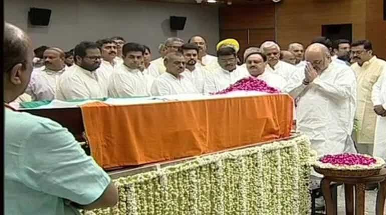 Former finance minister Arun Jaitley's mortal remains moved to BJP headquarters, several leaders arrive to pay respects Former finance minister Arun Jaitley's mortal remains moved to BJP headquarters, several leaders arrive to pay respects