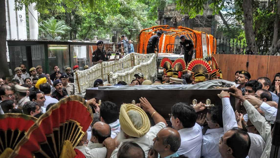 Arun Jaitley cremated with state honours at Delhi's Nigambodh Ghat, last rites performed by son Rohan
