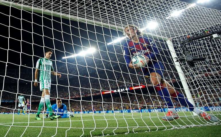 Griezmann double helps Barcelona to return to winning ways