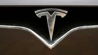 Tesla shares surge past $1,000 as Musk revs up the Semi