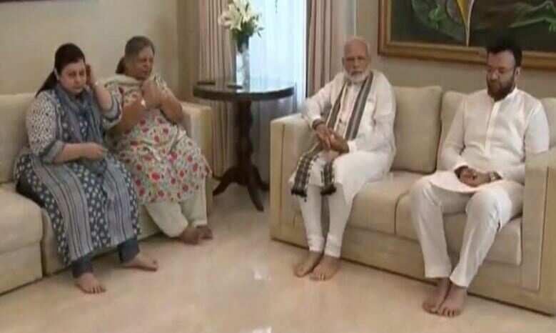 PM Modi pays tribute to Arun Jaitley at his residence