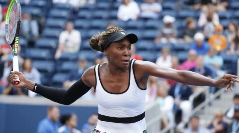 Venus ties Martina