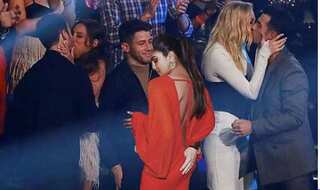 Priyanka Chopra photoshopped herself in a viral photo of the Jonas brothers at the MTV VMA 2019