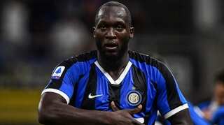 Lukaku keeps Inter's title push on track as Milan bounce back against Roma