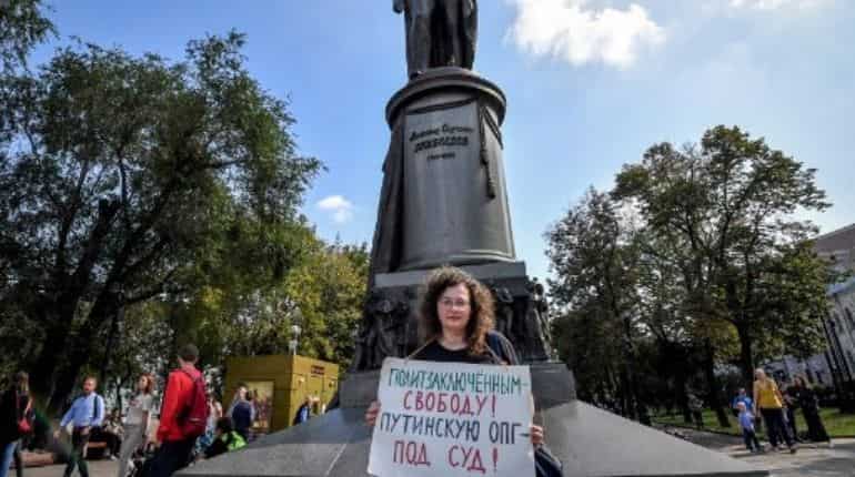 Russian opposition to hold new protest march despite ban
