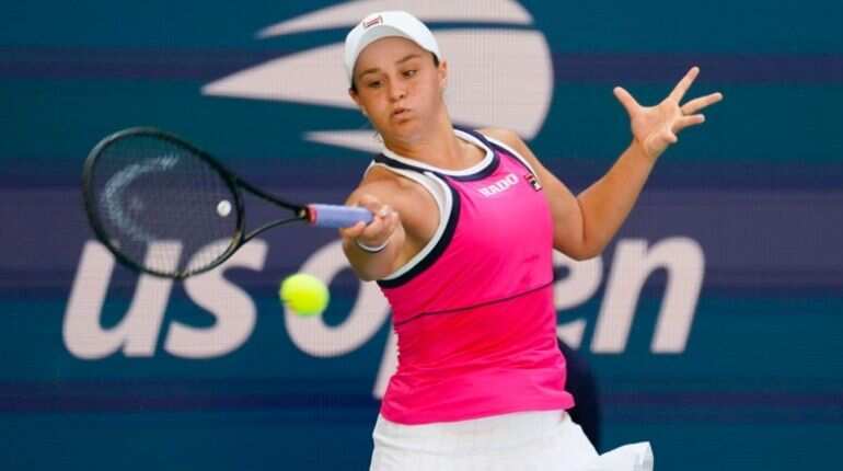 Wild Barty derailed by China's Wang