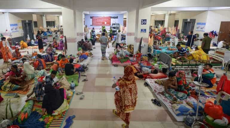 Around 3,931 patients undergoing treatment as dengue wreaks havoc in Bangladesh Around 3,931 patients undergoing treatment as dengue wreaks havoc in Bangladesh
