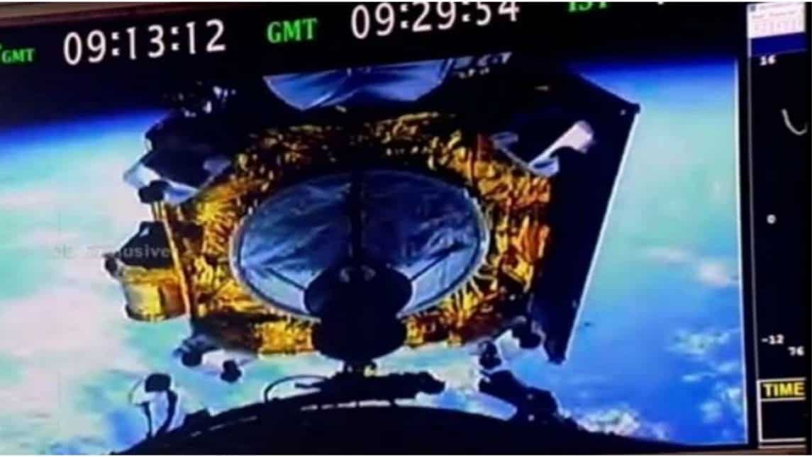 Pragyan, capable of only communicating with the lander