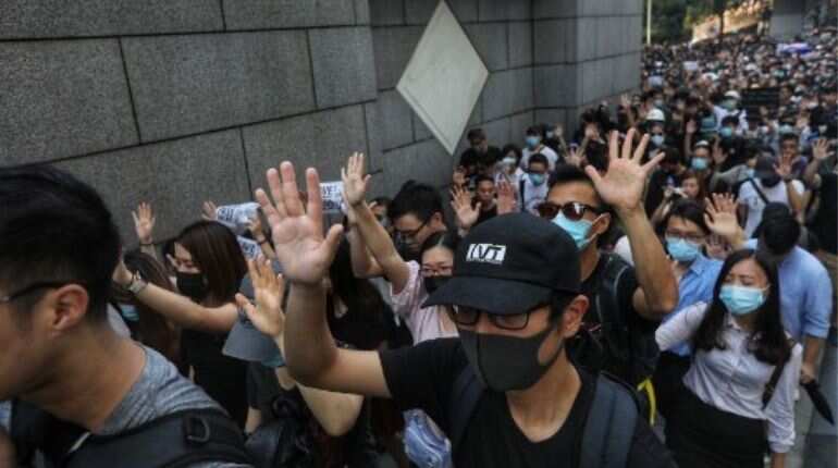 Hong Kong leader tells US not to 'interfere' after fresh protests Hong Kong leader tells US not to 'interfere' after fresh protests