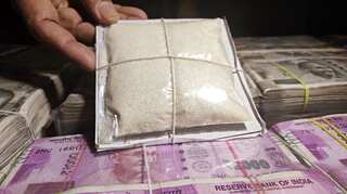Mumbai: 5 arrested with 129 kg drugs, over Rs 1 crore cash