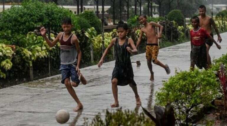 Dung and Dragons: Myanmar kids dodge cows to play rugby Dung and Dragons: Myanmar kids dodge cows to play rugby