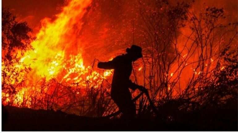 Indonesians choked by forest fire haze pray for rain