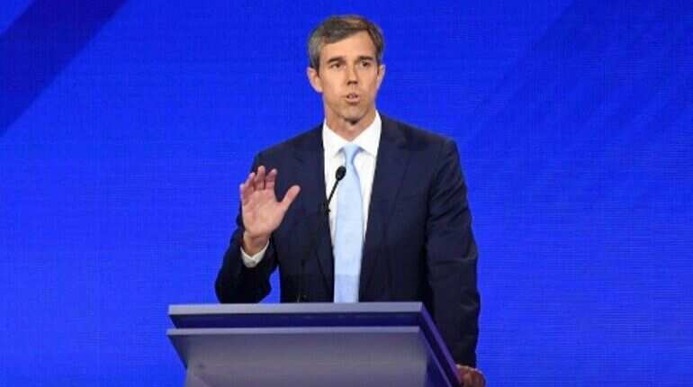 Republican threatens Democratic presidential hopeful over gun control