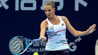 Karolina Pliskosva closes gap on world number one Barty