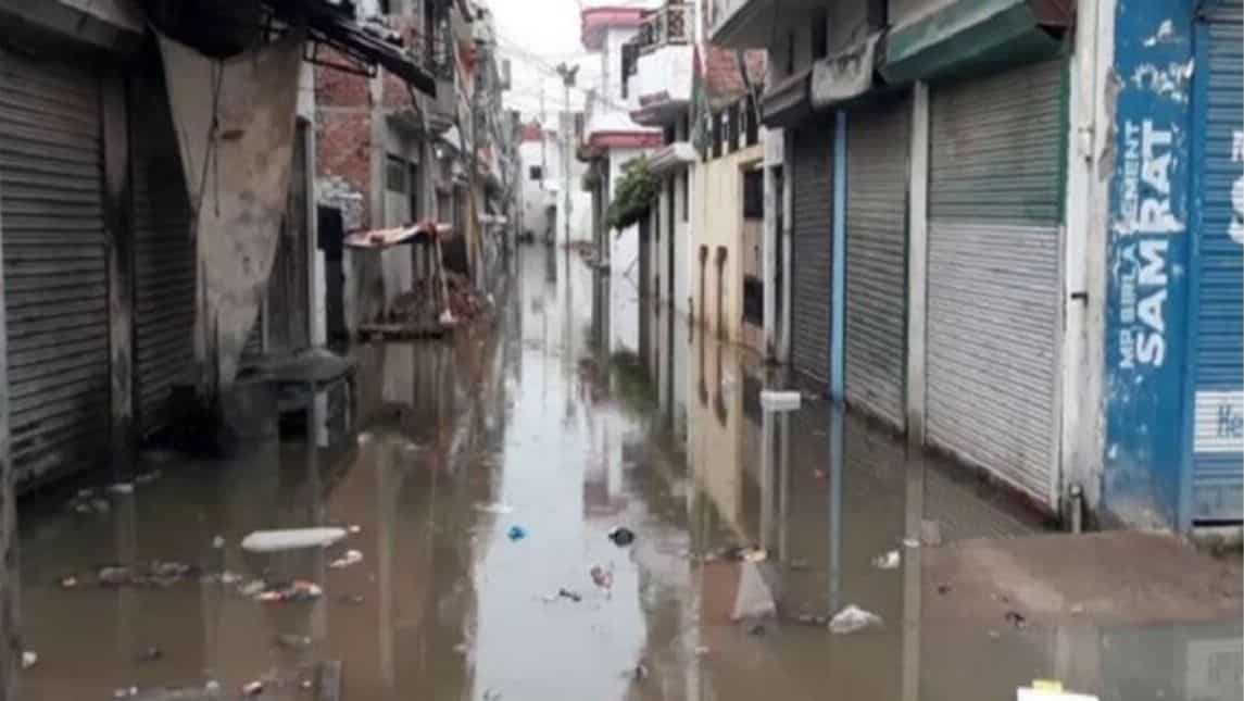 UP: Rise in Yamuna, Ganga water level leads to flooding in parts of Prayagraj UP: Rise in Yamuna, Ganga water level leads to flooding in parts of Prayagraj
