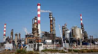 French workers vote to halt output at Lavera refinery over pension reform