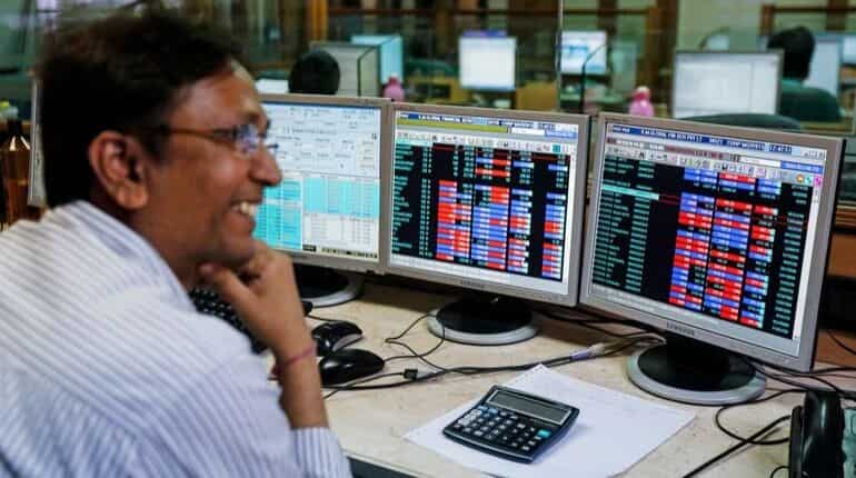 Nifty, Sensex close higher, banking stocks shine