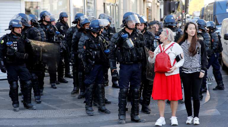 More than 100 arrested in Paris 'yellow vest' protests