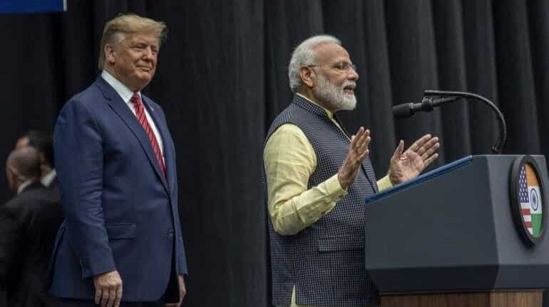 'Howdy, Modi' in Houston: Indian Parliamentarians get standing ovation for scrapping Article 370 'Howdy, Modi' in Houston: Indian Parliamentarians get standing ovation for scrapping Article 370