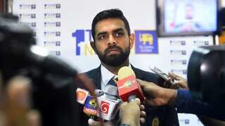 Sri Lanka squad leave for Pakistan despite security concerns
