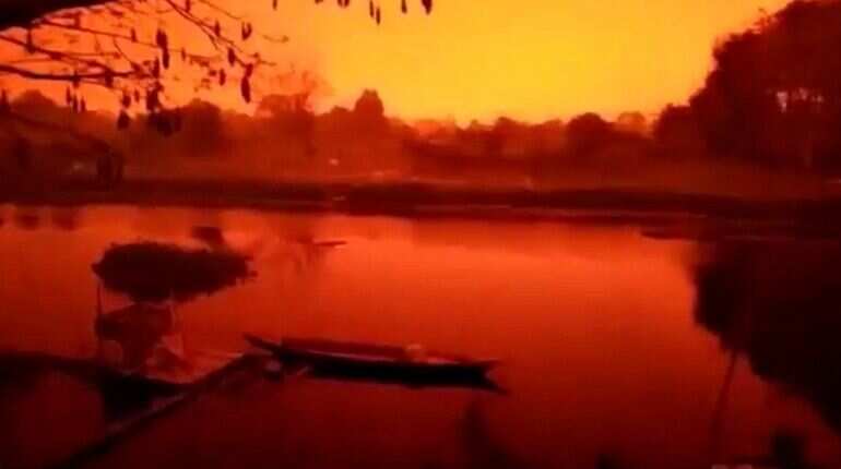 Smoke from forest fires turns skies red in Indonesia