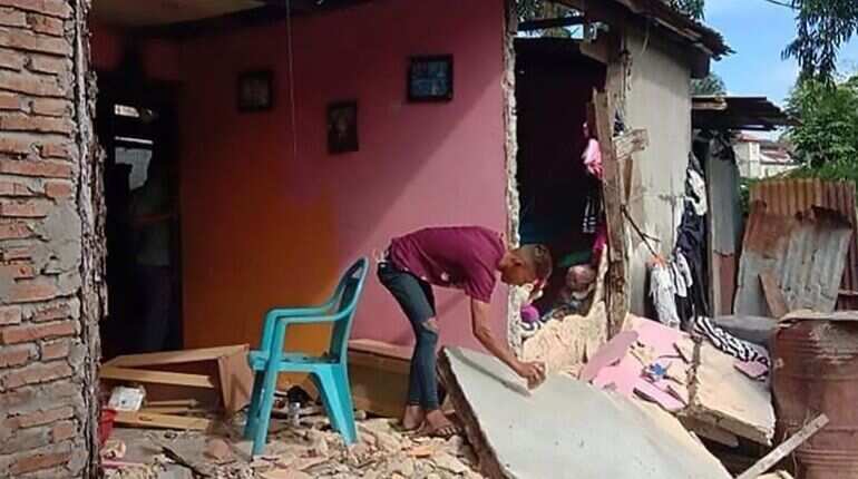 Four dead after strong quake rocks eastern Indonesia Four dead after strong quake rocks eastern Indonesia