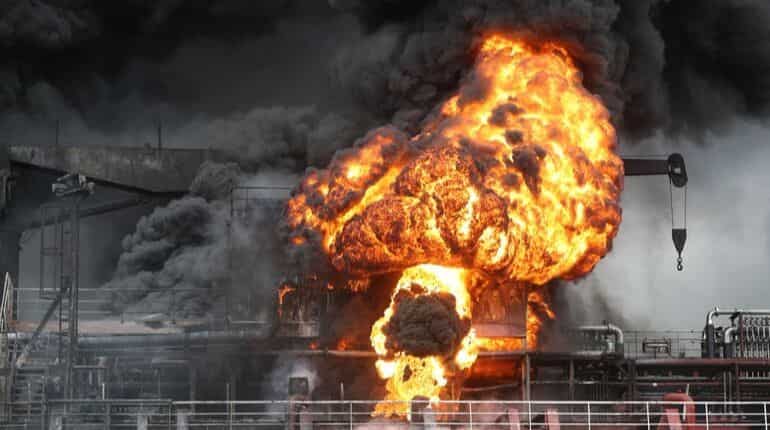 Fire on oil tankers at South Korean port injures eighteen Fire on oil tankers at South Korean port injures eighteen