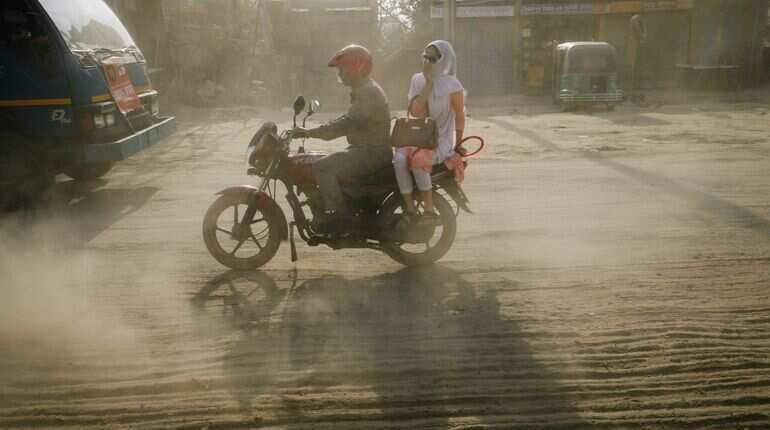 Motorbike ridesharing services surge in popularity in Dhaka
