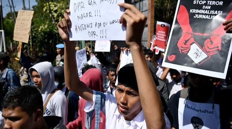 Thousands rally across Indonesia in fresh legal-reform protests Thousands rally across Indonesia in fresh legal-reform protests