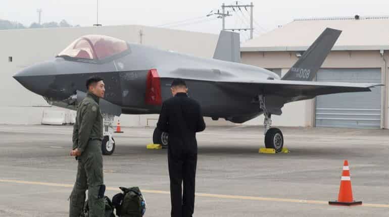 South Korean fighter jet patrols over islands disputed by Japan
