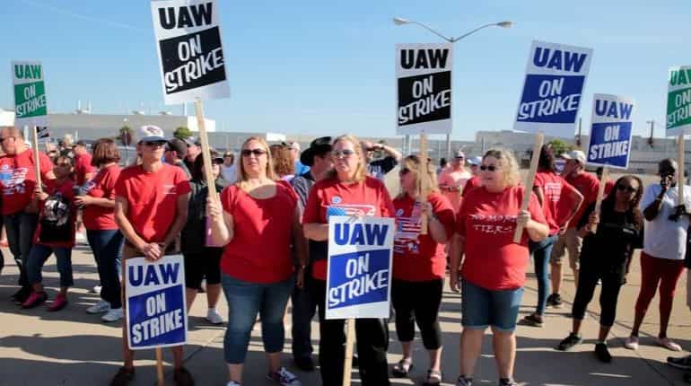 General Motors temporarily lays off 6,000 workers in Mexico due to strike General Motors temporarily lays off 6,000 workers in Mexico due to strike
