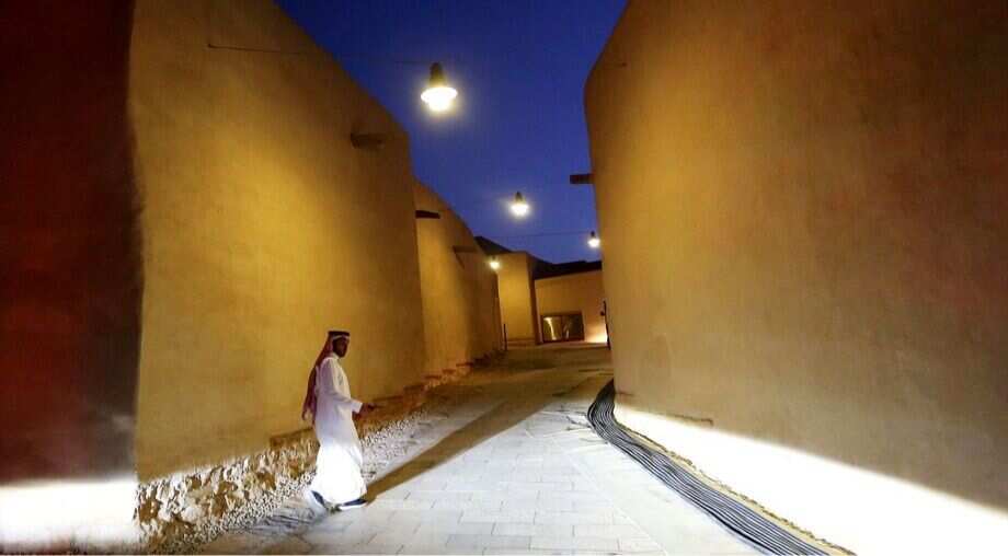 Saudi Arabia allows foreign men and women to share hotel rooms