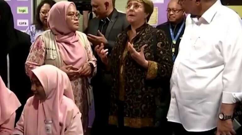 U.N. Human Rights Commissioner meets Rohingya refugees in Malaysia U.N. Human Rights Commissioner meets Rohingya refugees in Malaysia