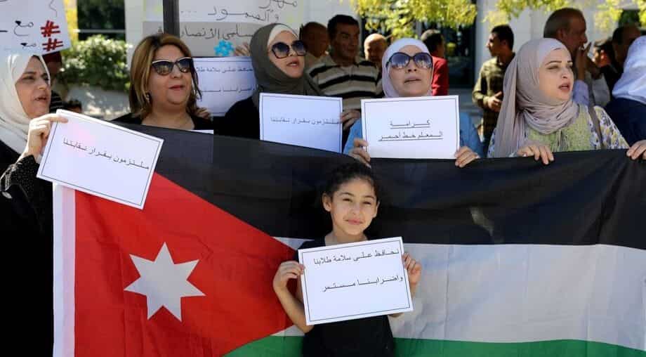 Jordan reaches deal with teachers union to end one-month strike Jordan reaches deal with teachers union to end one-month strike