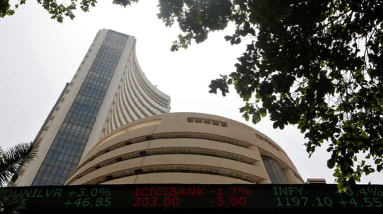 Sensex, Nifty end lower as banks slump; earnings in focus Sensex, Nifty end lower as banks slump; earnings in focus