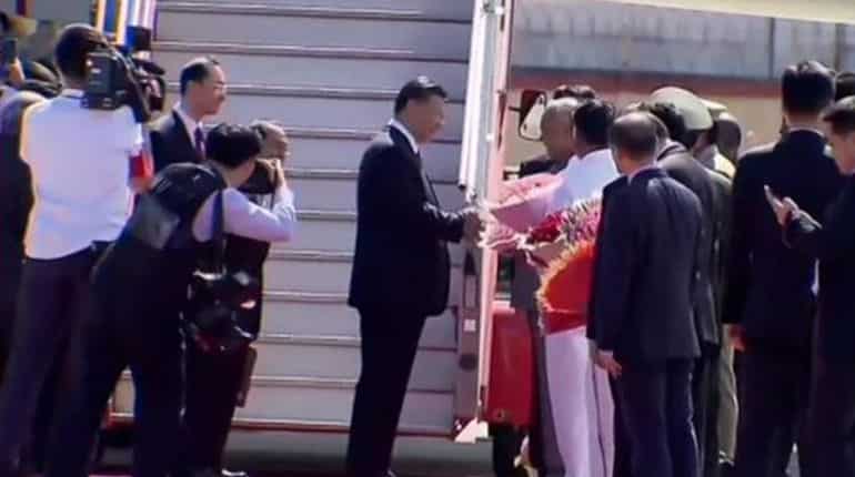 Chinese President Xi Jinping arrives in Chennai, will meet PM Modi at Mamallapuram Chinese President Xi Jinping arrives in Chennai, will meet PM Modi at Mamallapuram