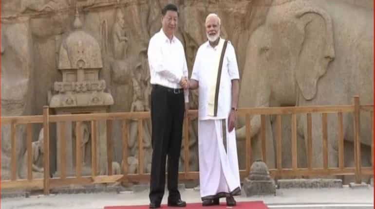 Wearing veshti, PM Modi receives Xi in Mahabalipuram Wearing veshti, PM Modi receives Xi in Mahabalipuram