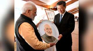 PM Modi, Xi Jinping inspect artefacts, handloom on day-2 of Mamallapuram summit