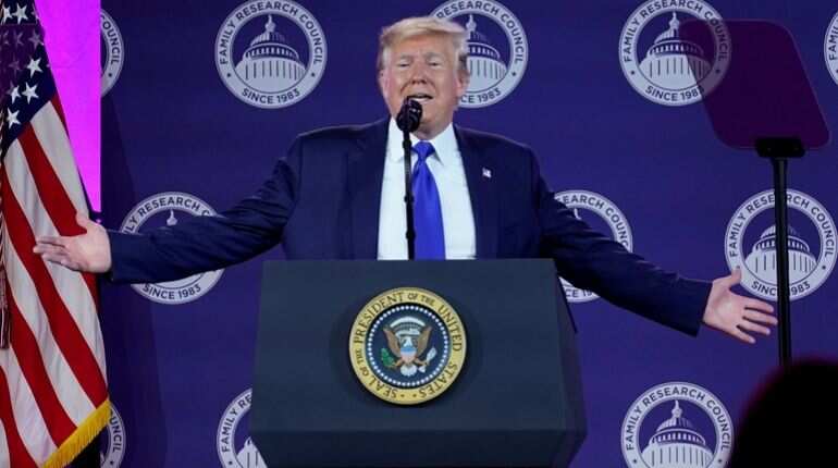Returning from recess, Democrats press Trump impeachment inquiry